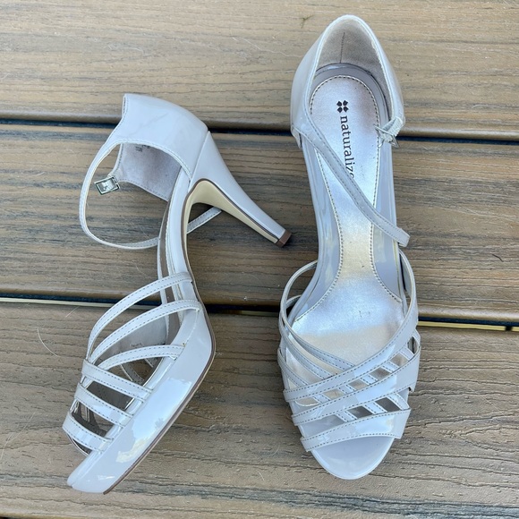 ✨ Naturalizer | taupe heels - Picture 1 of 6